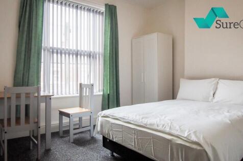 Suitable for - Self Contained Flat. The property in brief comprises of: 1 bedroom/lounge, kitchen, shower room, furnished. 5 Mins walk to Gravelly Hill Train Station. Available now for viewing