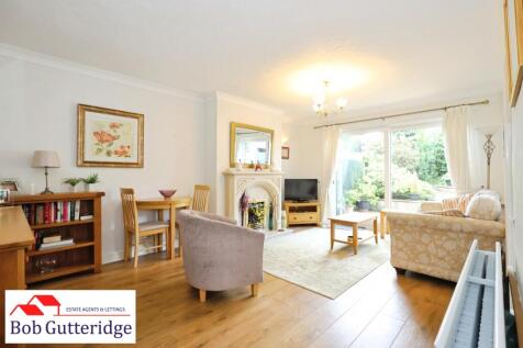 LOUNGE / DINING ROOM