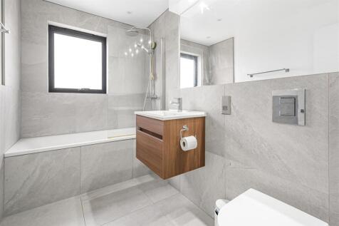 2 bed, 1 bath Flat in london - Photo 11