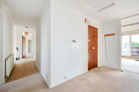 17 PINEWOODS COURT - TN393UD (16).jpg