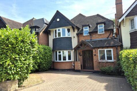 DETACHED EXECUTIVE STYLE FAMILY HOME WITH FOUR GENEROUS BEDROOMS, THREE SEPARATE RECEPTION ROOMS, WELL APPOINTED BREAKFAST KITCHEN, GROUND FLOOR SHOWER ROOM AND UTILITY AREA, FIRST FLOOR FAMILY BATHRO