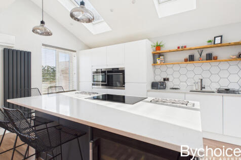 CAM05454G0-PR0096-STILL024