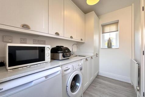 Contemporary Utility Room 216