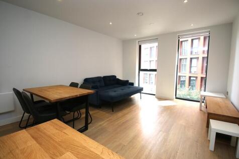 Manchester New Square is an exciting residential development located in the beating heart of the city centre. The very best that Manchester has to offer is right on your doorstep, from fine and eclect