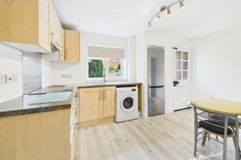 CAM03852G0-PR0466-STILL003-thumbnail-h750-70