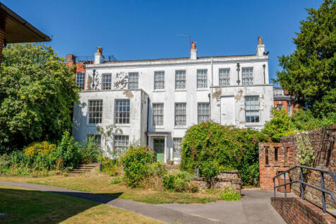 1318837-4-686e4db...