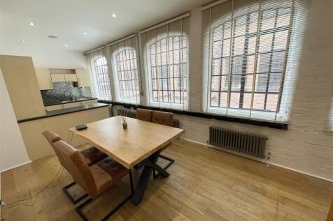 *AVAILABLE 21st August 2026 - Lets Live are proud to present this one of a kind four storey townhouse situated in the heart of Birmingham's Jewellery Quarter. This small gated development of townhouse