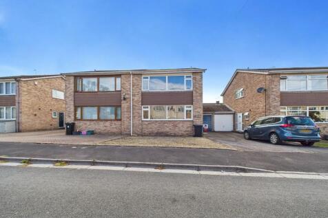 **2026 STUDENT/PROFESSIONAL PROPERTY** Berkeley Estates & Management are pleased to offer for rent this extremely well presented FURNISHED four bedroom property located in Brentry. This property boast