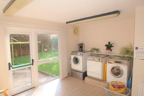 Communal Laundry Room.jpg