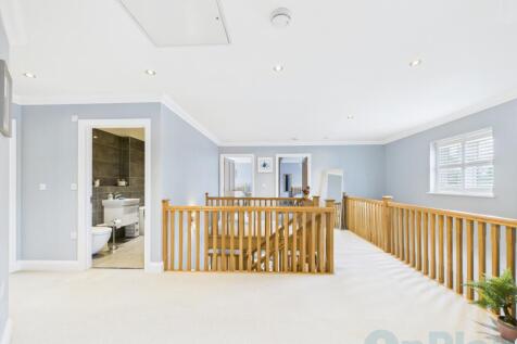 CAM04024G0-PR0028-STILL031