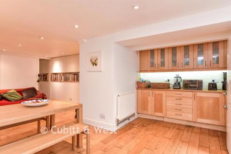 Kitchen/ Breakfast Area