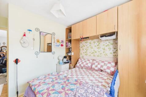 Downstairs Bedroom (3)