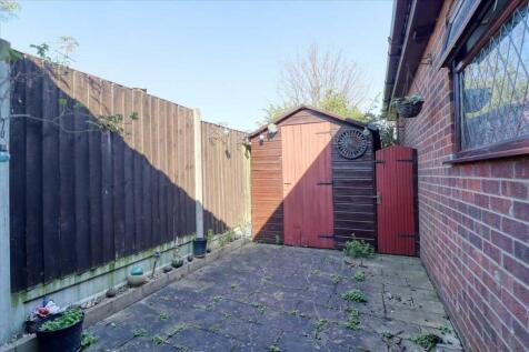 Side Courtyard Area