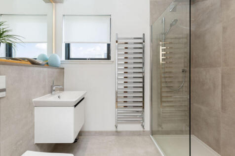 5 bed, 5 bath Detached in Edinburgh - Photo 31