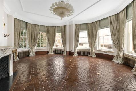7 bed, 8 bath End of Terrace in London - Photo 3