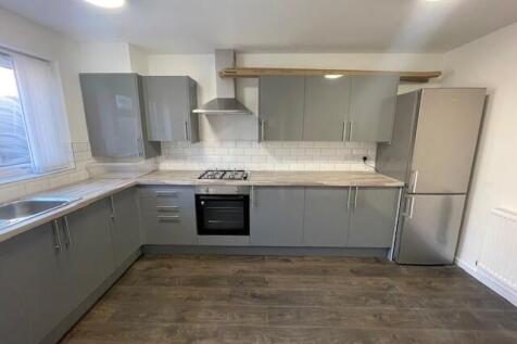 ** Zero Deposit Guarantee Available **
Spacious and well kept three bedroom house in the heart of Liverpool’s L8, close to Anglican cathedral and the Baltic market just a short walk away, schools, and