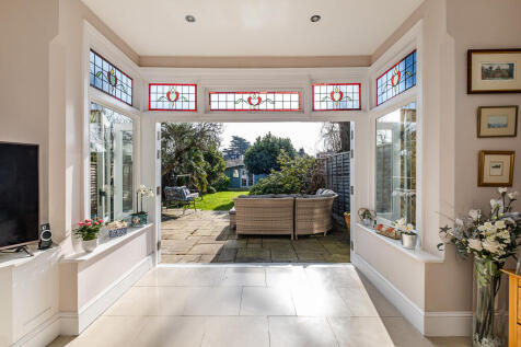 6 bed, 3 bath Semi-Detached in glasgow - Photo 14