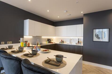 3 bed, 4 bath Apartment in Manchester - Photo 4