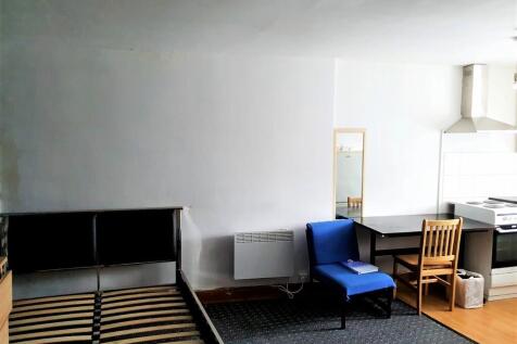 New on the market a lovely studio flat has just become available in Leytonstone. Situated on the High Road, this studio benefits a lovely living space, open plan studio, fitted kitchen with appliances