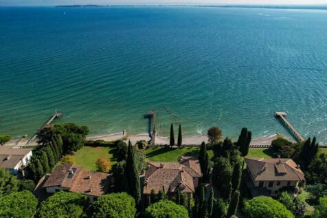 Renovated period vil