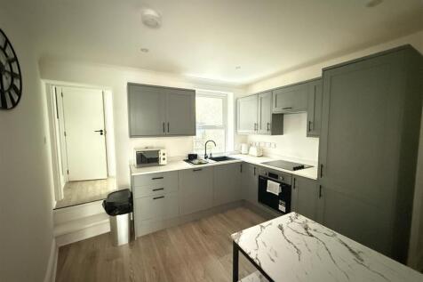 3 Bedroom House in LL57 1HF