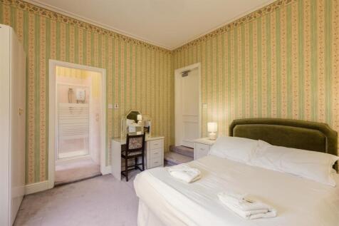 Highcliffe Manor Bedroom 4-2.jpg