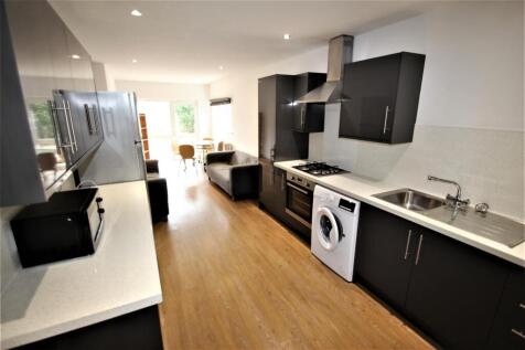 4 Bedroom Terraced in PO4 0HR