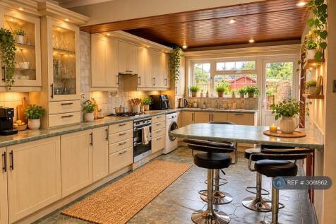 3 Bedroom Terraced in SL3 8UZ