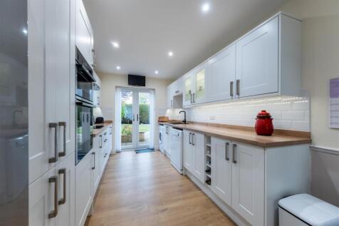 14 Trafalgar Close-002.JPG