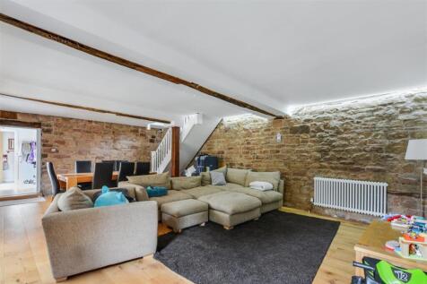 3 Dale Road lounge.jpg