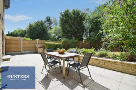 REAR GARDEN 01.jpg