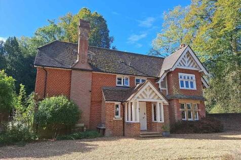 new front picture - pendley manor lodge.jpg