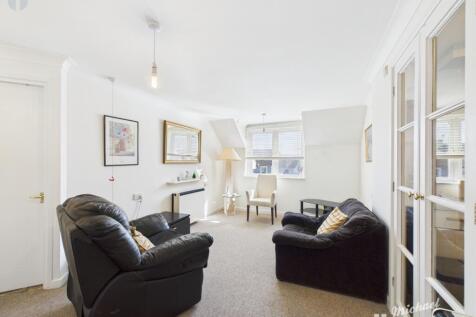 CAM03218G0-PR0593-STILL017