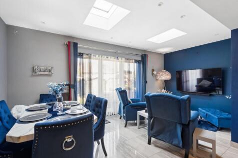 Open Plan Living / Dining Area