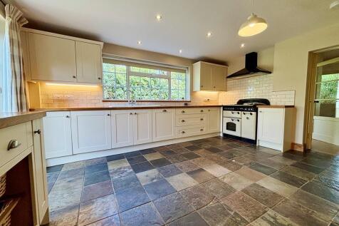 Kitchen (2).JPEG