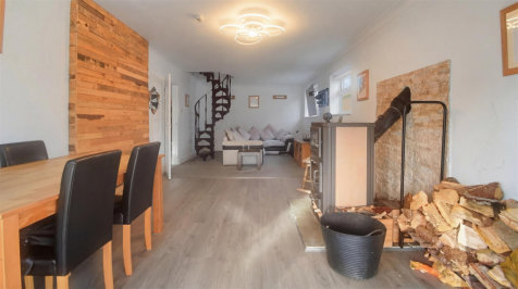 32 Bishopstone Drive (3).png