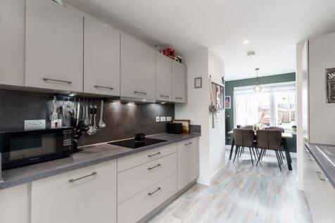 3 bed, 1 bath End of Terrace in Leeds - Photo 8