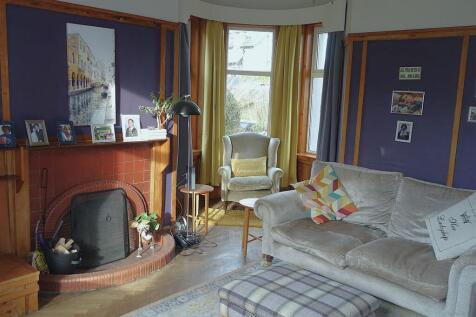 SITTING ROOM.jpg