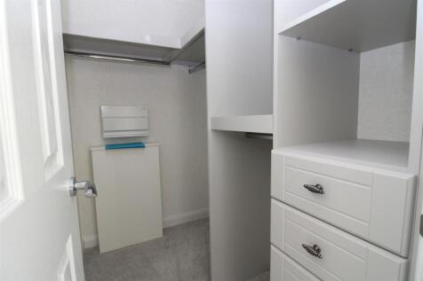 walk in wardrobe.JPG