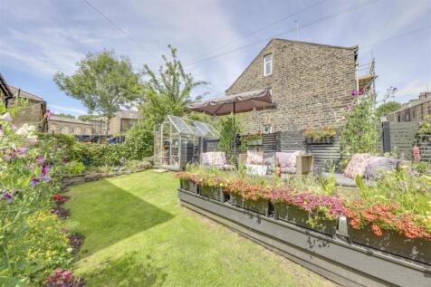 Rear Garden & Decking