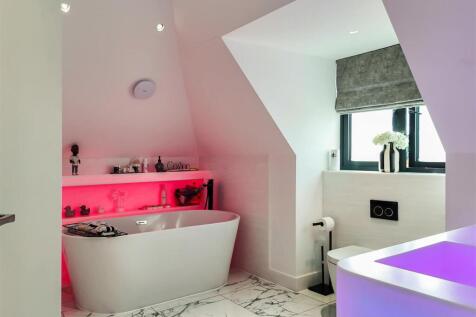 The Stables, Mile Flat-Bathroom.jpg