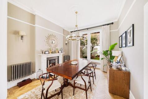 5 bed, 3 bath Detached in Bristol - Photo 9