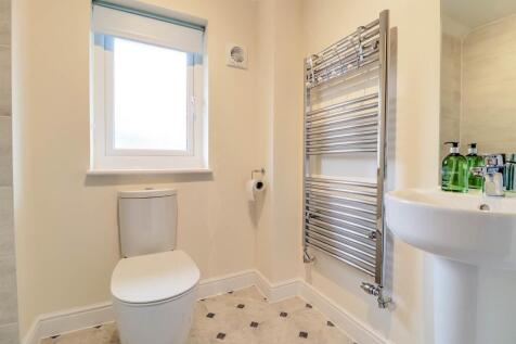 4-bed-house-leckhampton17.jpg