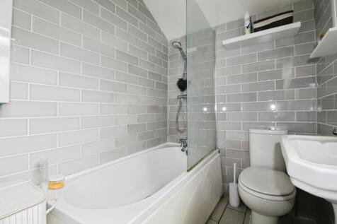 pbox-bathroom-314225.JPG