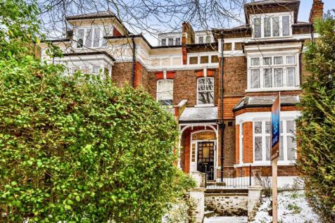 A bright one bedroom apartment in a period conversion. There is a separate reception with high ceilings and bay windows, large bedroom, kitchen with plenty of worktop space and bathroom.