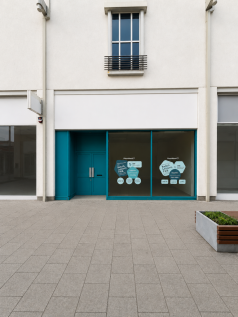 Retail Property (Shopping Centre) to rent in worksop