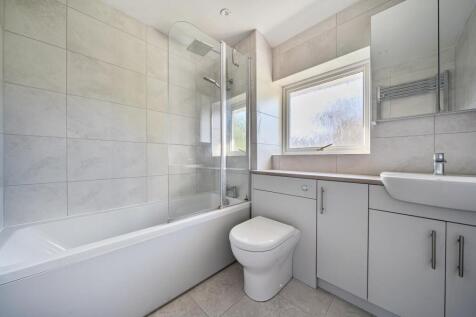 31 Harmans Way, Weedon