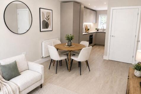 Plot 7 Dining