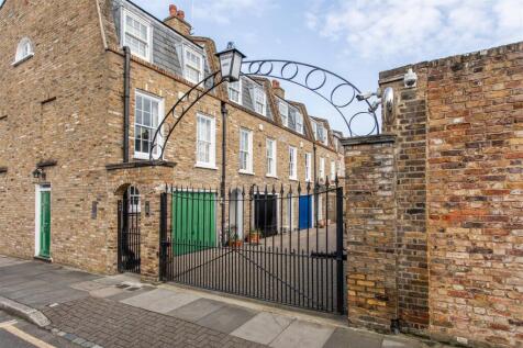 Gated mews