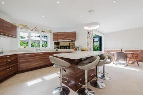 Live In Dining Kitchen